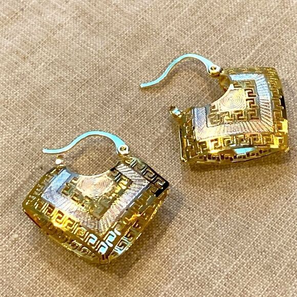 ✨🆕✨🔅 Elegant Classic Two Tone 14 K Gold Plated Hollow Hoops ✨ - Picture 6 of 10